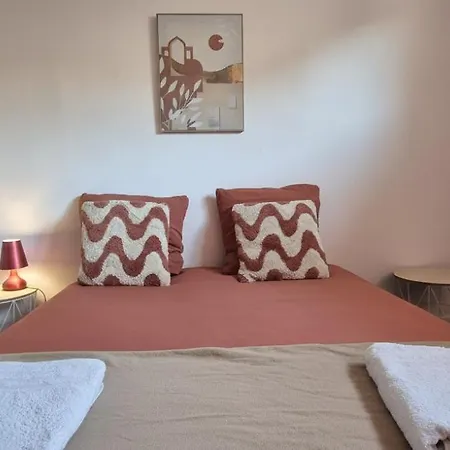 Cosy Chic Au Coeur De Lourdes-wifi-parking Апартаменты *